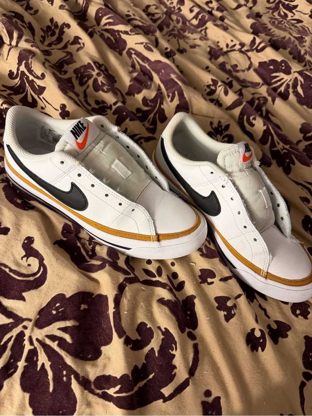 Nike Women’s White/Black Casual Sneakers with Gold Accent 5Y=37.5